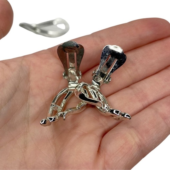 Vintage Sarah Coventry Silver Tone Swirl Teardrop Brooch & Clip On Earrings - Picture 5 of 9